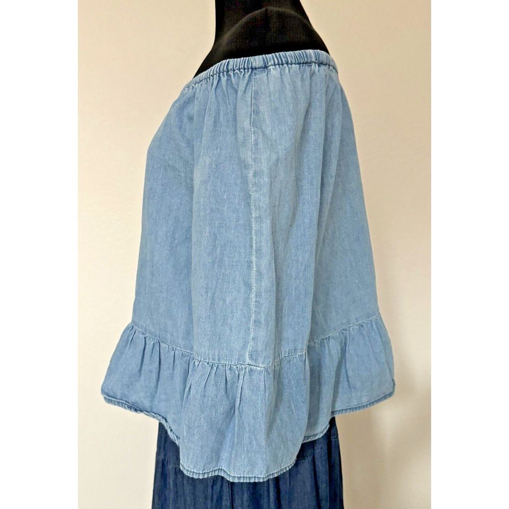 CUPCAKES & CASHMERE Shirt SZ S Blue Chambray Bishop Off Shoulder Ruffle Boxy Top - Picture 2 of 10